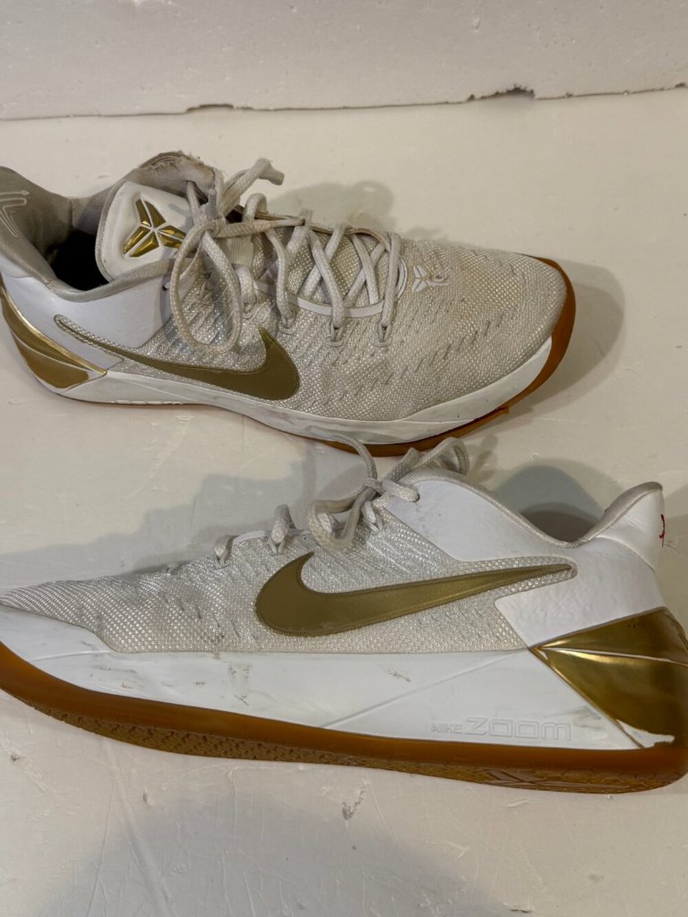 Nike Kobe A.D. "Big Stage" 2017 White / Metallic Gold Mens Size 10.5 READ